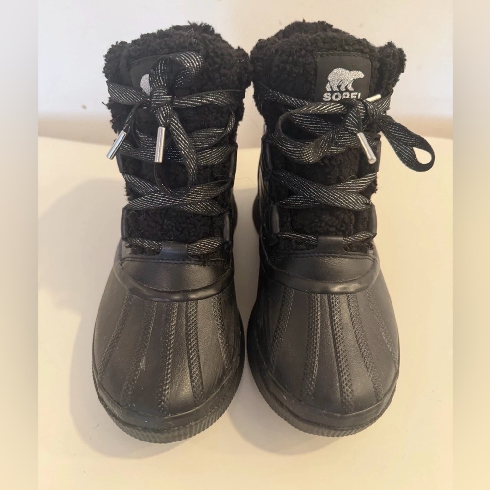 Sorel Waterproof Winter Black
Sherpa Lined Bootie Size 6